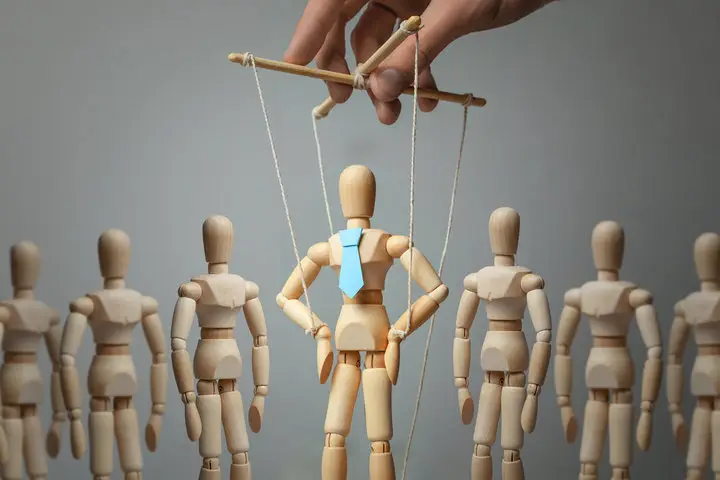 Manipularea online – N-o să-ți vină să crezi cum îi poți rezista