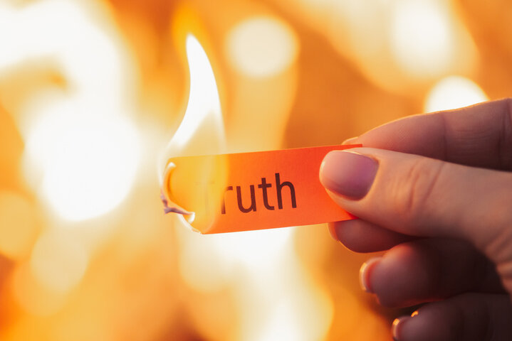 ”Minte-mă, că mă prind eu!”